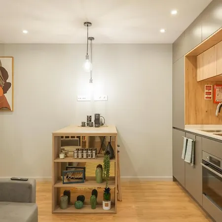 Signature Flat Incl Parking By Sweet דירה אבאירו