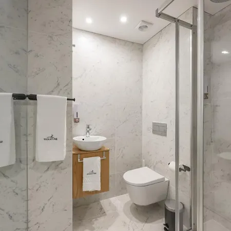 Signature Flat Incl Parking By Sweet דירה *