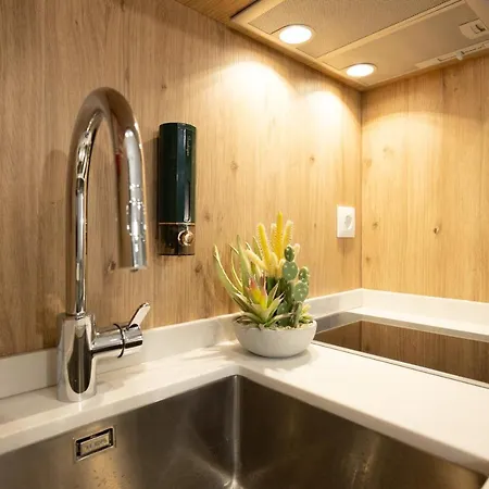 Signature Flat Incl Parking By Sweet דירה *