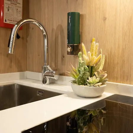 Signature Flat Incl Parking By Sweet דירה אבאירו