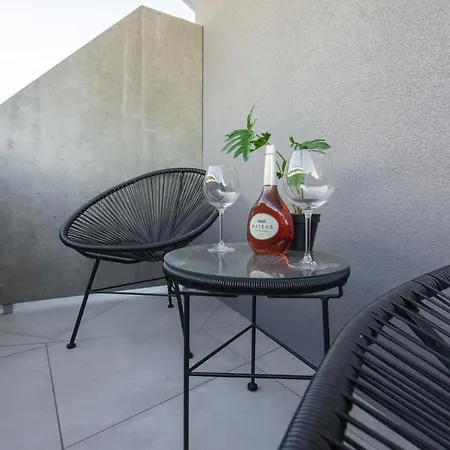 Signature Flat Incl Parking By Sweet *